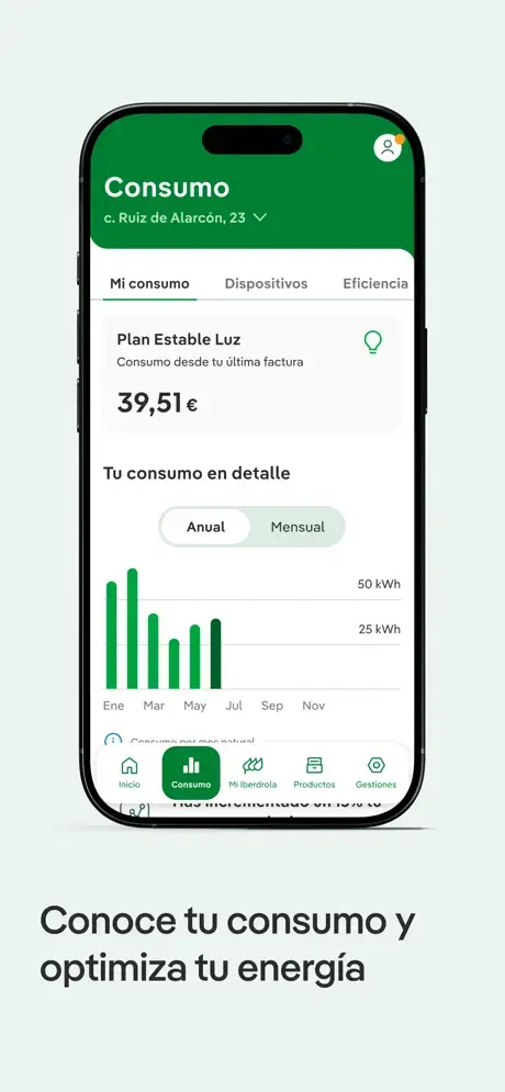 Screenshot of the Iberdrola Clientes app showing consumption and billing screens.